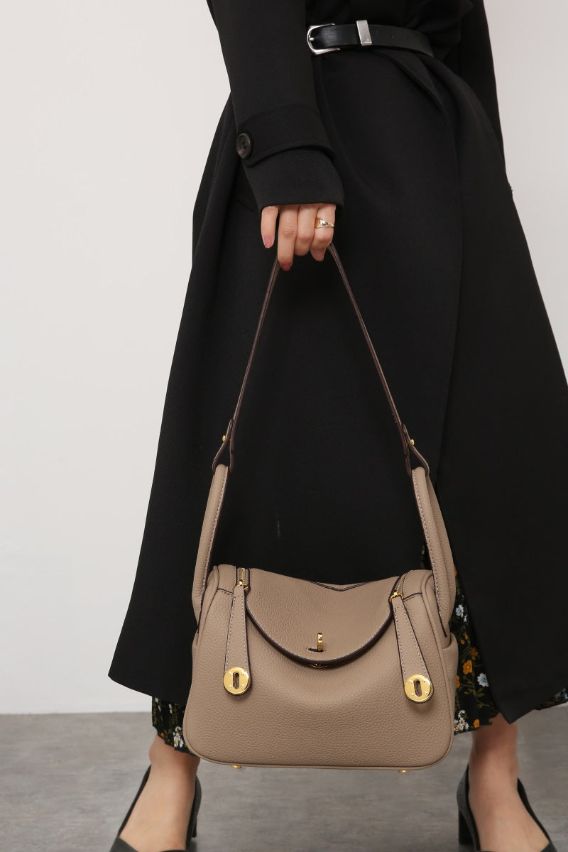 PU Leather Shoulder Bag with Golden Hardware – Three Sizes, Five Colors detail image 3