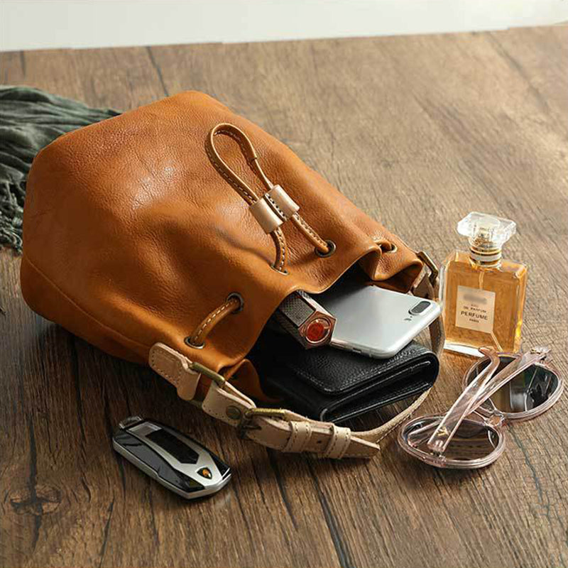 Drawstring Retro Vegetable Tanned Leather Bucket Bag detail image 2