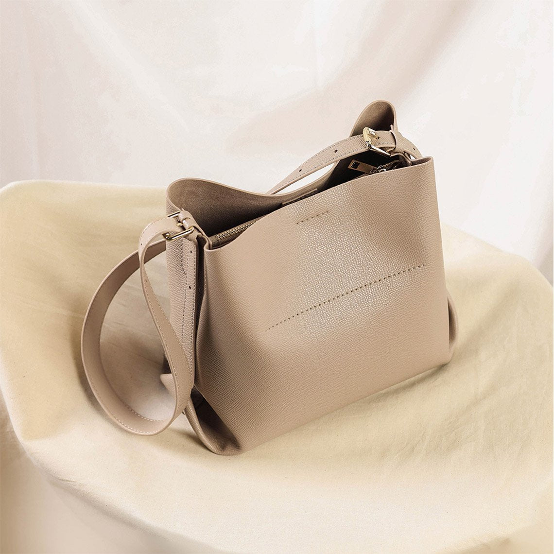 Handsew Bucket Bag DIY Kit – Cow Leather Craft Project detail image 4