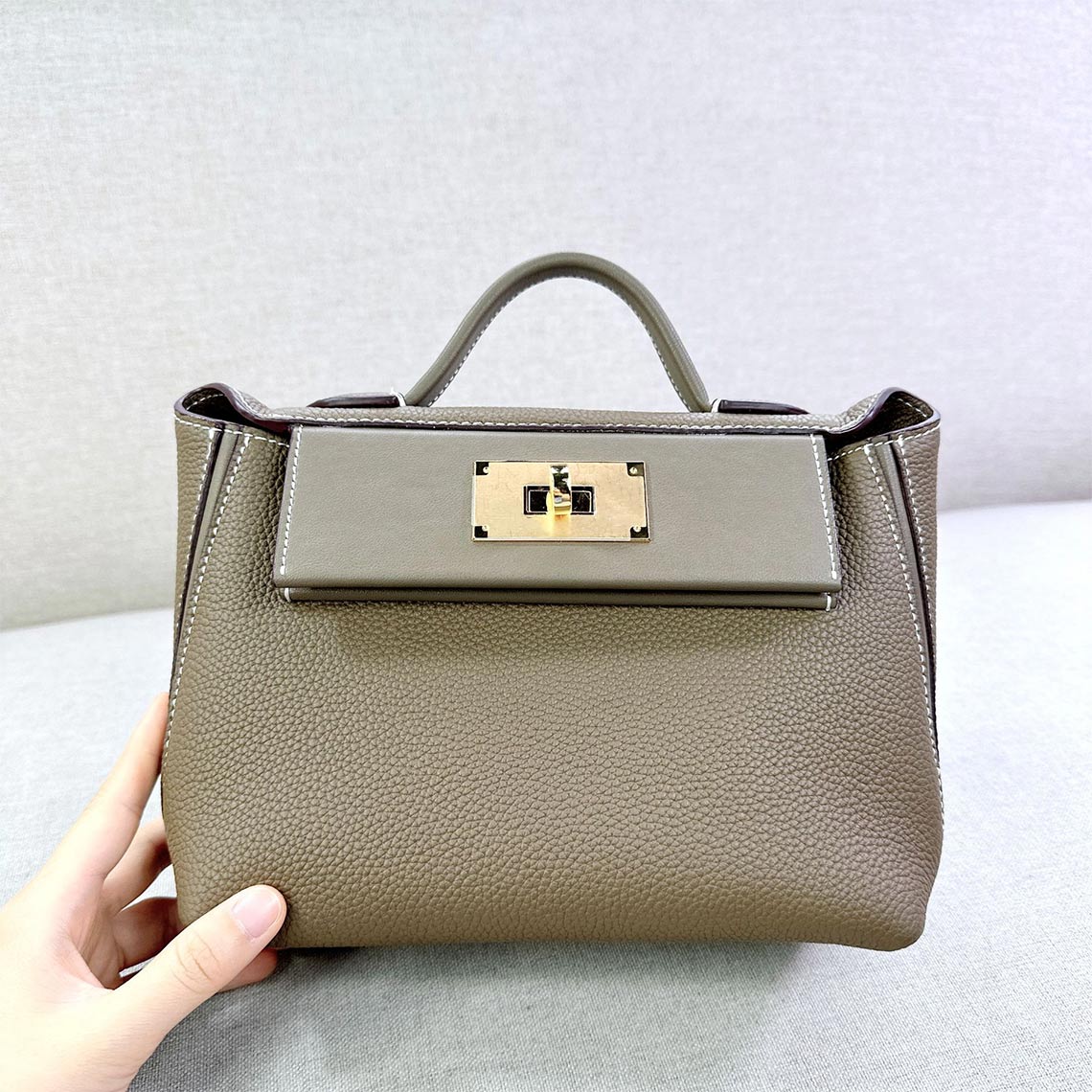 Mini 24/24 Bag in Top Grain Leather with Gold Hardware – Small and Large Sizes detail image 10