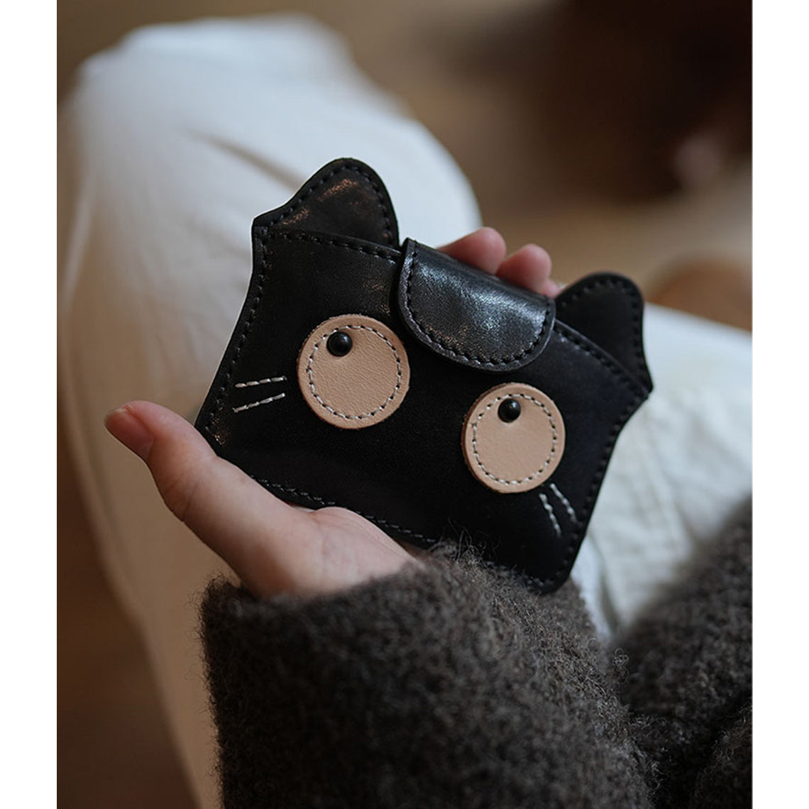 Small Vegetable Tanned Leather Cat Purse with Snap Closure detail image 7