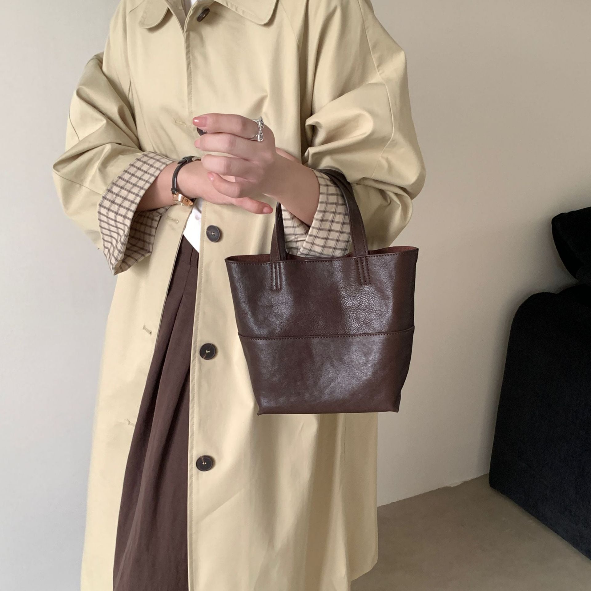 Essential Leather Mini Tote - Top-Grain Cowhide Handbag with Crossbody Strap detail image 8