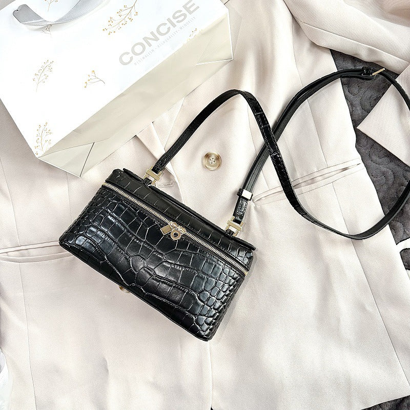 Crocodile Embossed Leather Extra Pocket Pouch LP19 detail image 2