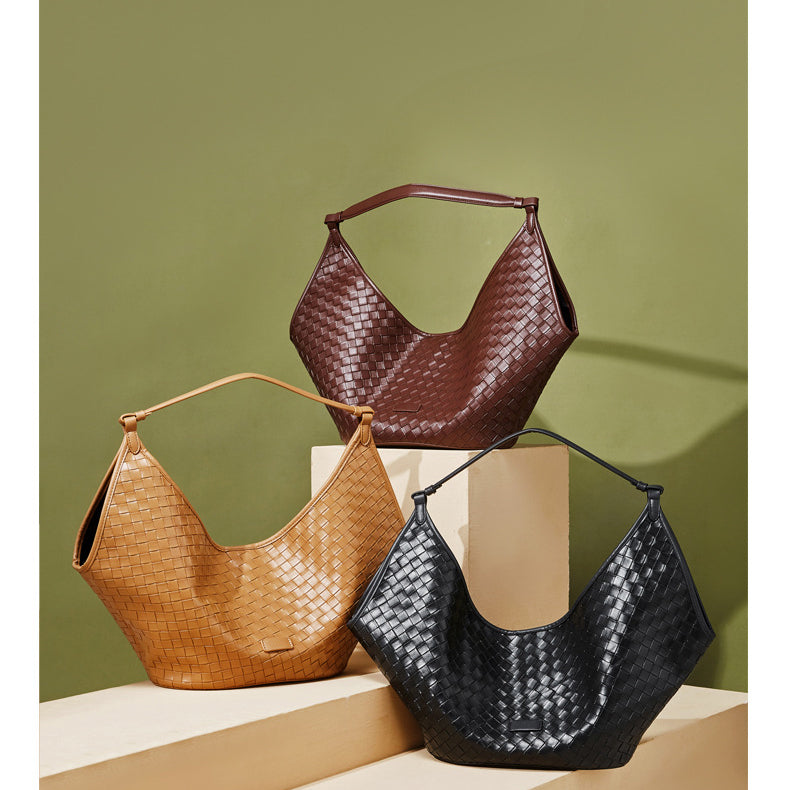 Large Capacity Woven Leather Underarm Bag for Daily Commute detail image 7