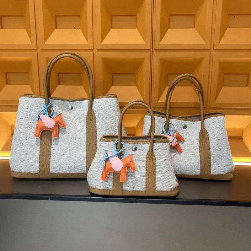 Canvas & Leather Tote Bag with Contrast Color – Three Sizes, Nine Colors detail image 4