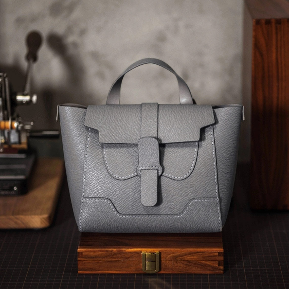 Handsewgift Leather Maestro Bag DIY Kit – Grey detail image 2