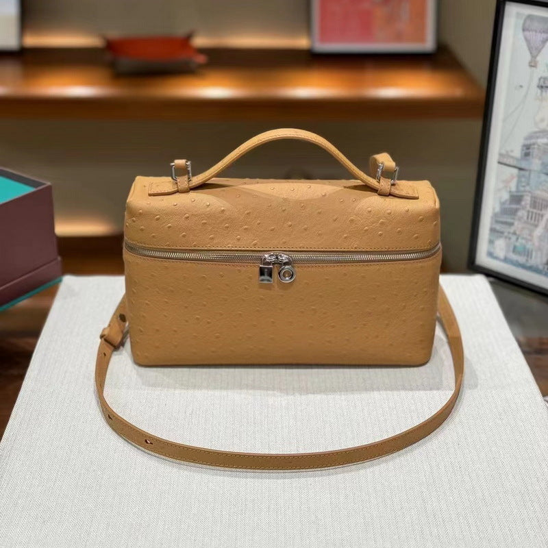 Extra Pocket Pouch in Top Grain Leather with Embossed Texture - Two Sizes detail image 4