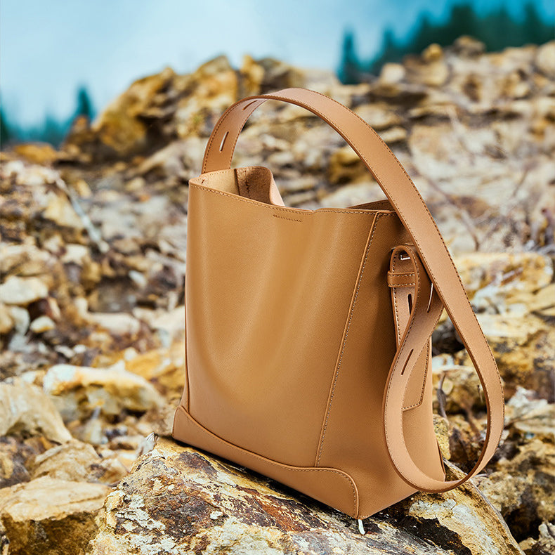 Minimalist Leather Bucket Bag - Large Capacity Commuter Shoulder Bag detail image 4