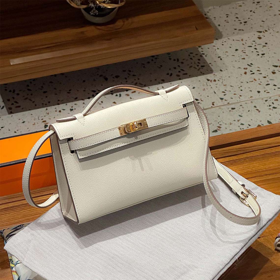 Small Leather Top Handle Bag with Adjustable Strap for Women detail image 6
