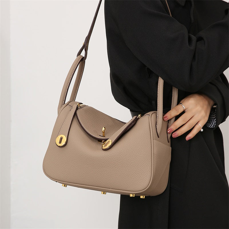 PU Leather Shoulder Bag with Golden Hardware – Three Sizes, Five Colors detail image 1