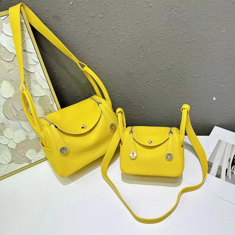 Pebbled Grain Leather Shoulder Bag for Women – Small and Medium Sizes detail image 12
