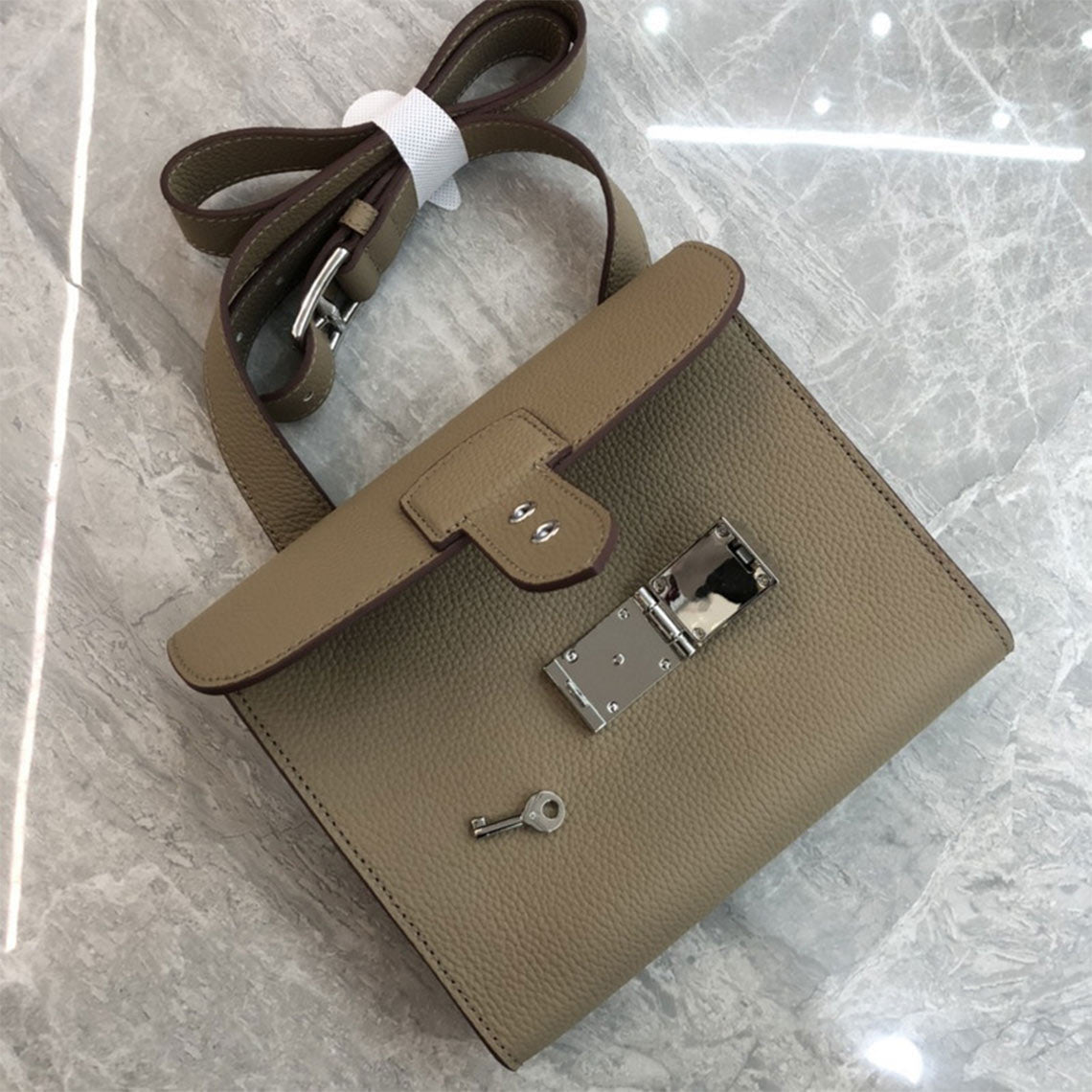 Top Grain Leather Mini Flap Bag – Compact Everyday Crossbody detail image 5