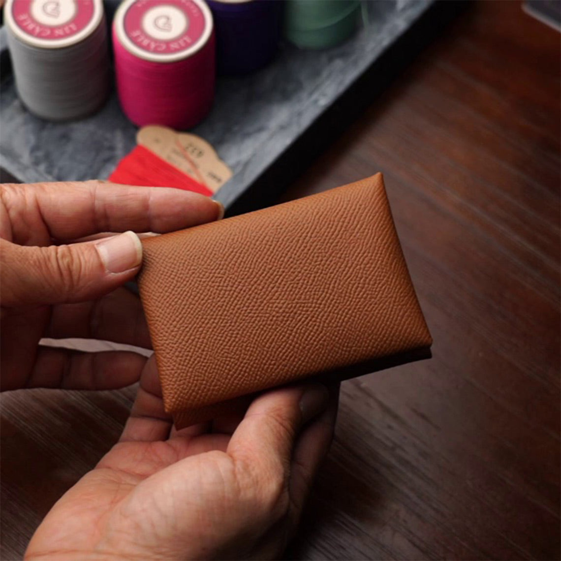 Hand Sewn Fine Embossed Grain Leather Card Holder DIY Kit – Duo Design detail image 2