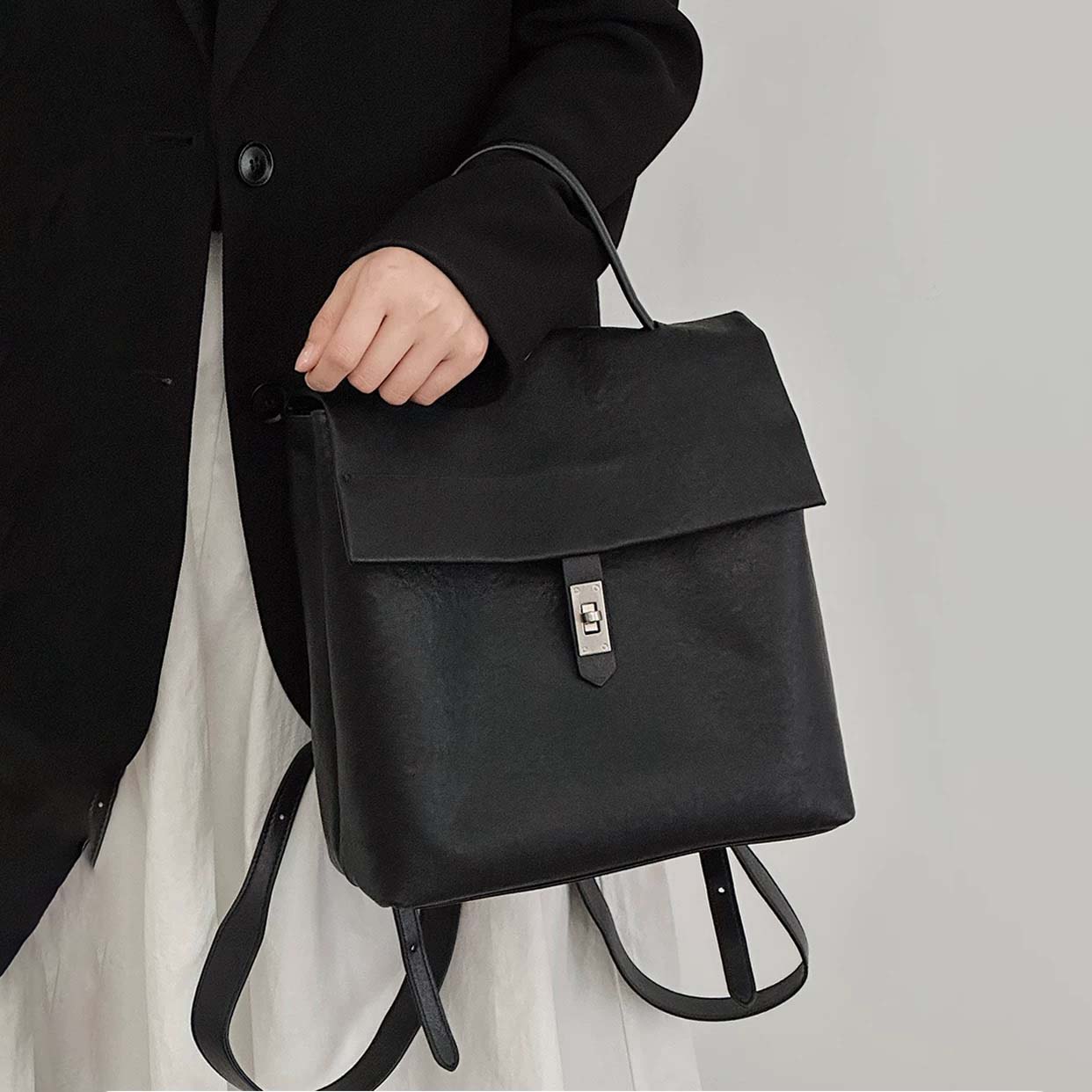 Vegetable-Tanned Cowhide Vintage Flap Backpack detail image 9