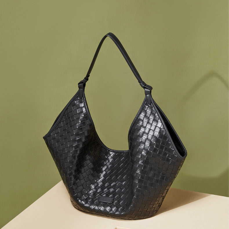 Large Capacity Woven Leather Underarm Bag for Daily Commute detail image 9