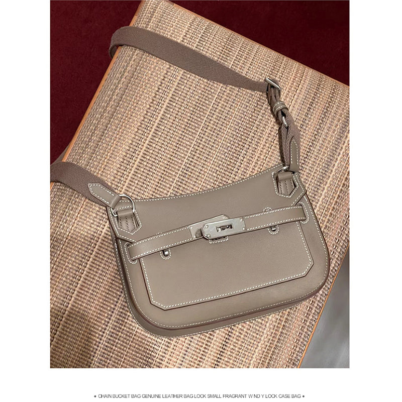 Unisex Leather Messenger Bag with Adjustable Shoulder Strap detail image 10