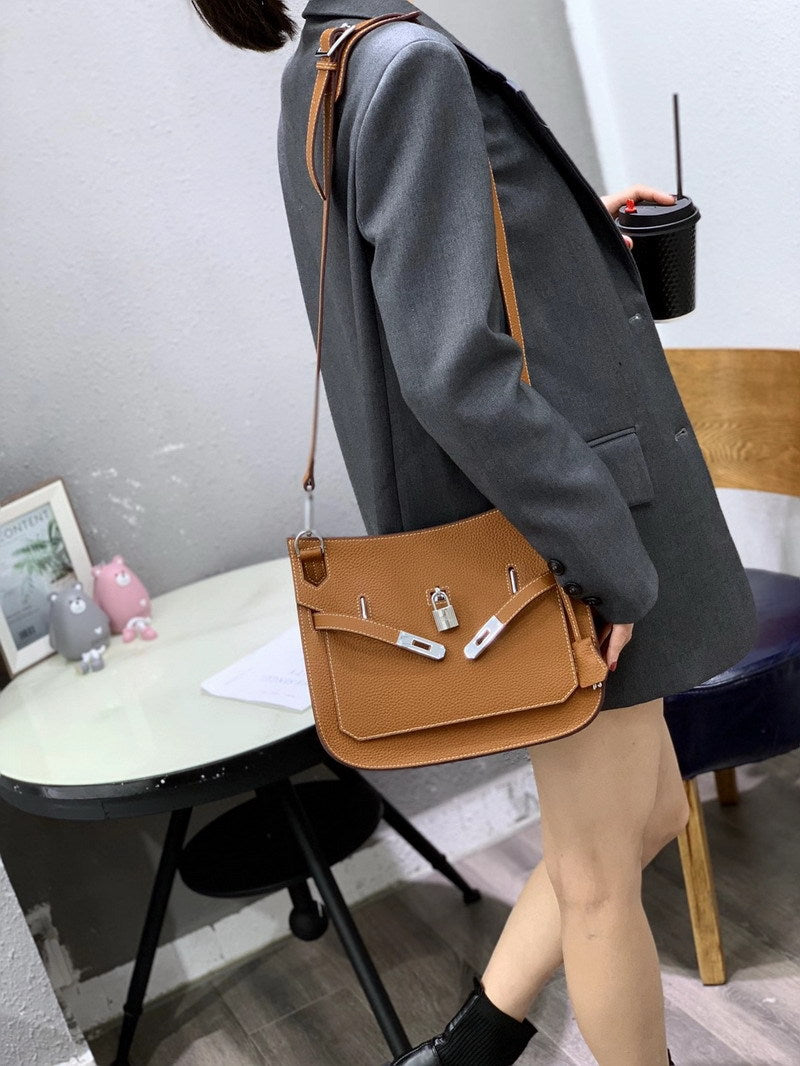 Top Grain Leather Messenger Shoulder Bag with Adjustable Strap detail image 4