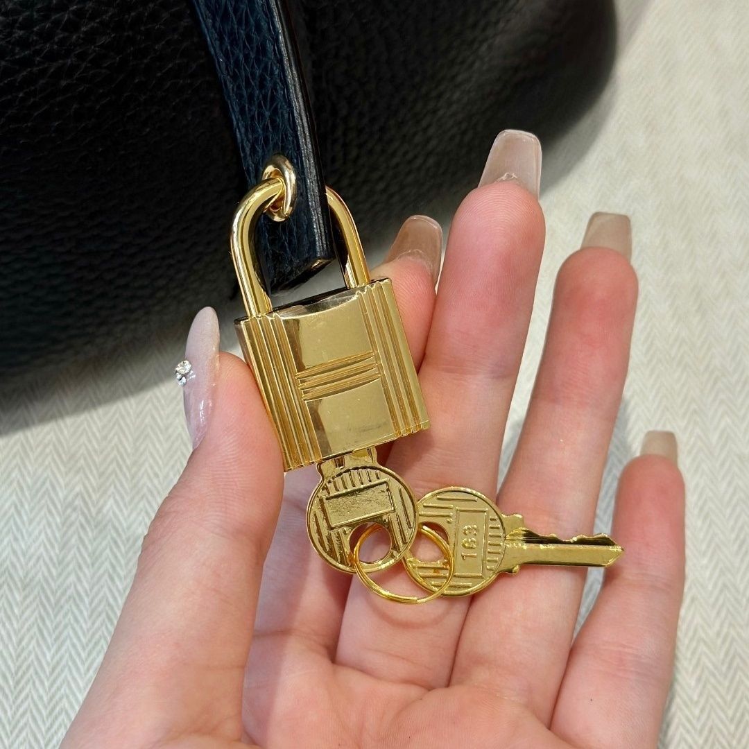 Metal Bag Charm Keychain with Lock and Two Keys detail image 1