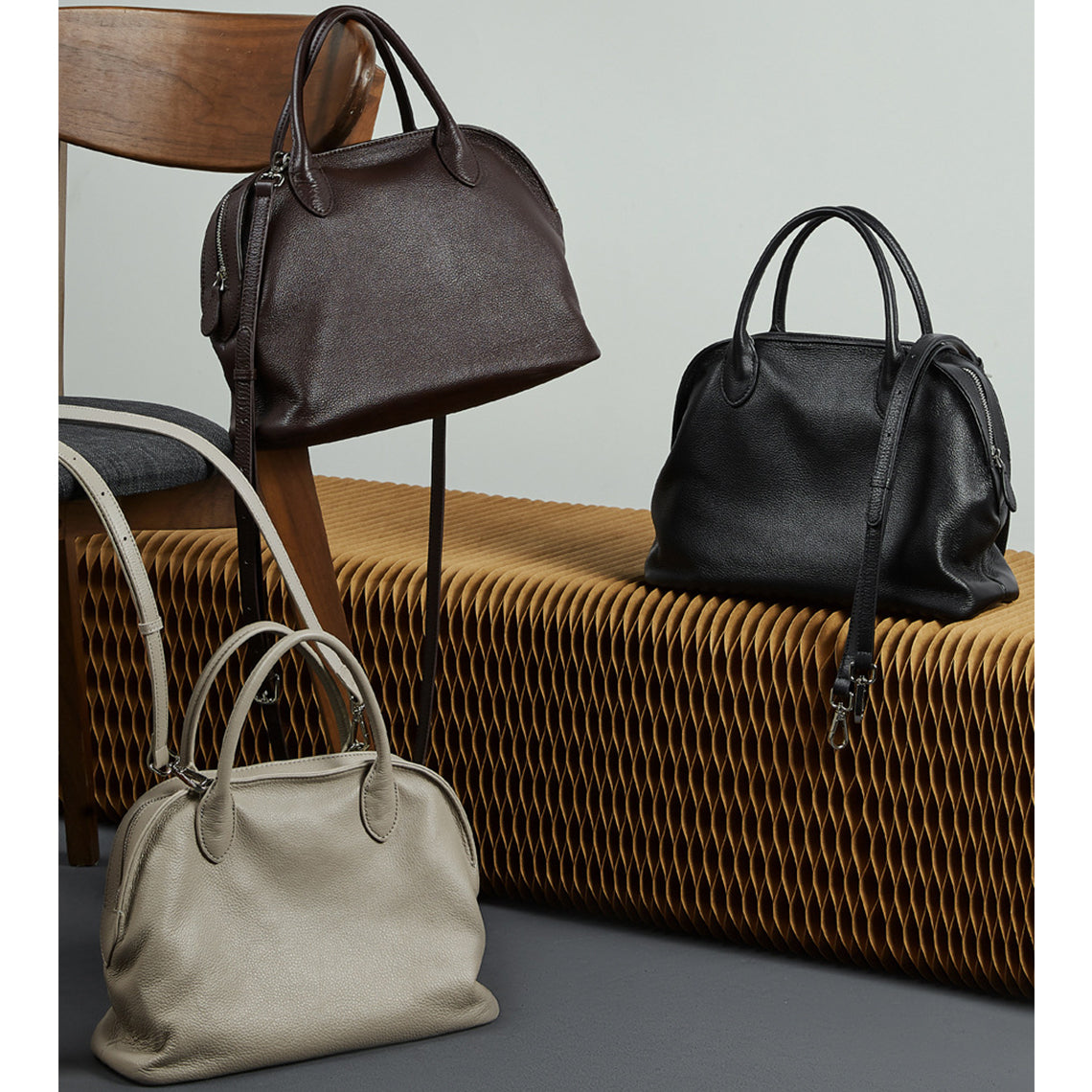 Vintage Top Grain Leather Bowling Bag with Dual Carry Options detail image 1