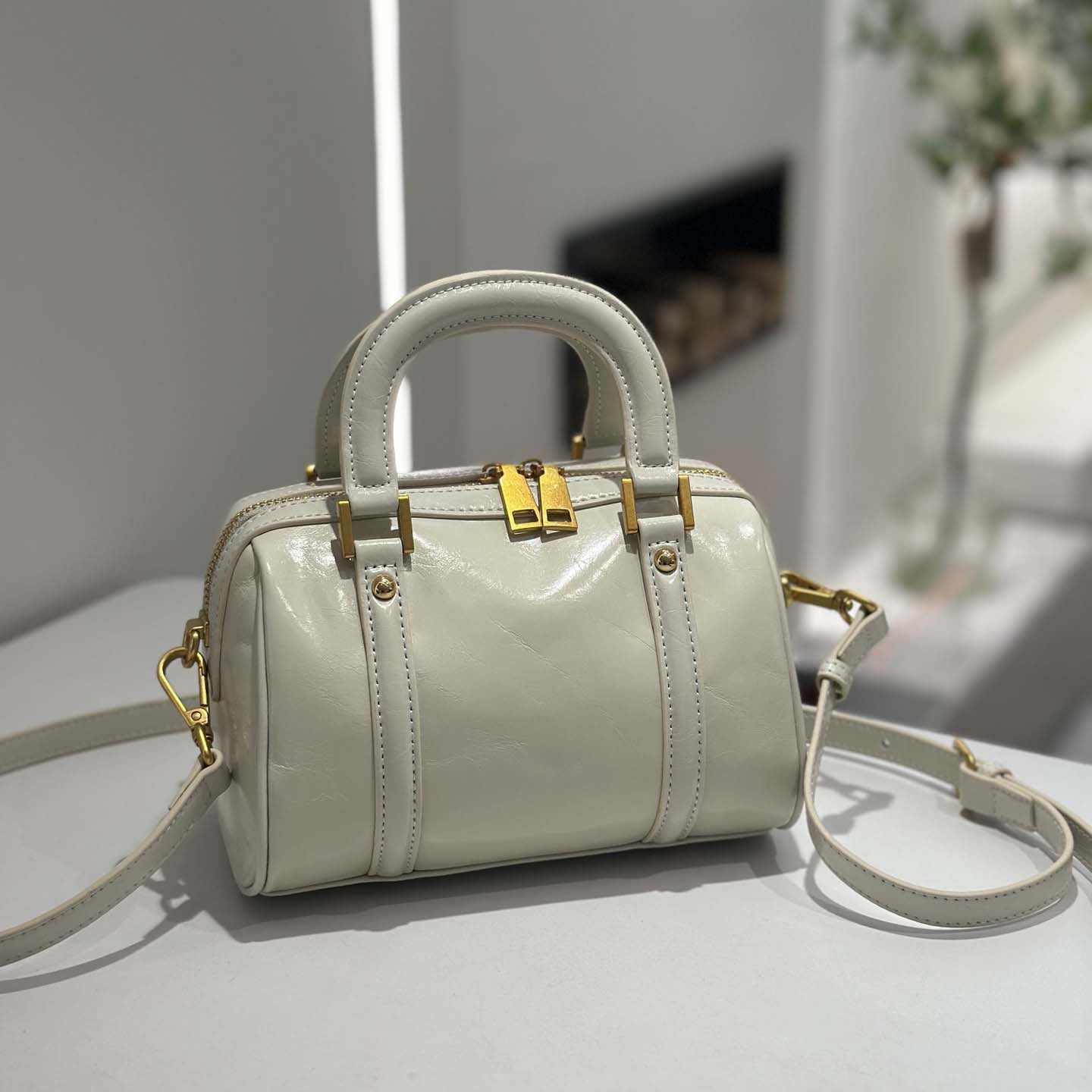 Retro Leather Boston Barrel Bag | Compact & Chic product image 1