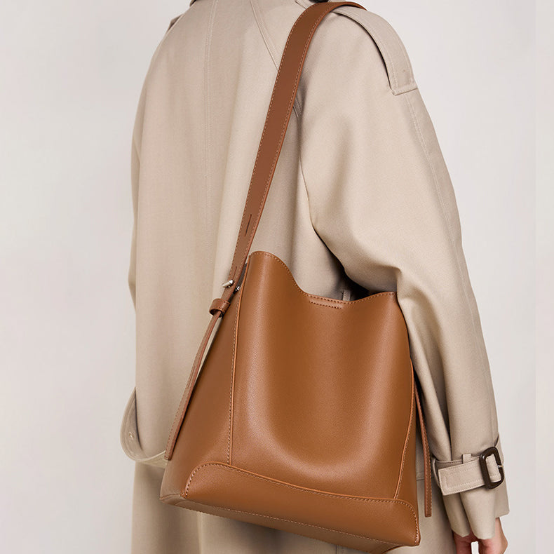 Minimalist Leather Bucket Bag - Large Capacity Commuter Shoulder Bag detail image 1