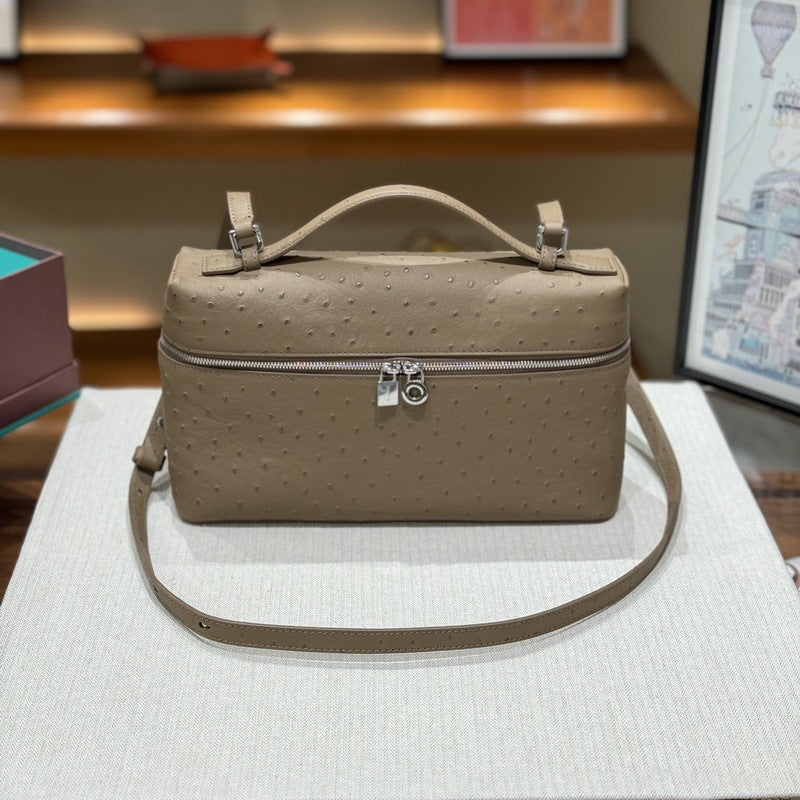 Extra Pocket Pouch in Top Grain Leather with Embossed Texture - Two Sizes detail image 2