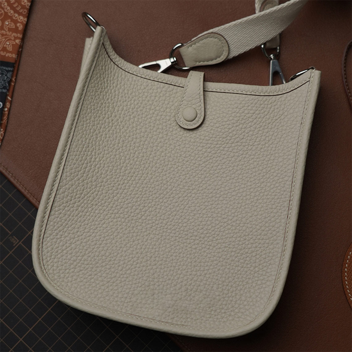 Full Grain Leather Mini Crossbody Bag DIY Kit – Hand-Sewn Leathercraft Project detail image 13