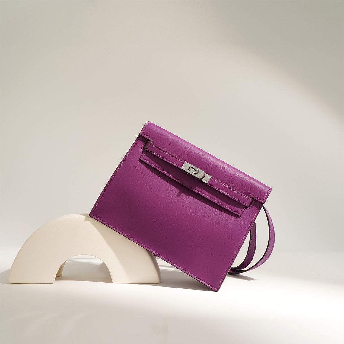 Danse Top Handle Bag in Top Grain Leather with Adjustable Strap detail image 9