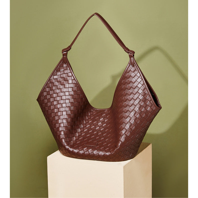 Large Capacity Woven Leather Underarm Bag for Daily Commute detail image 8