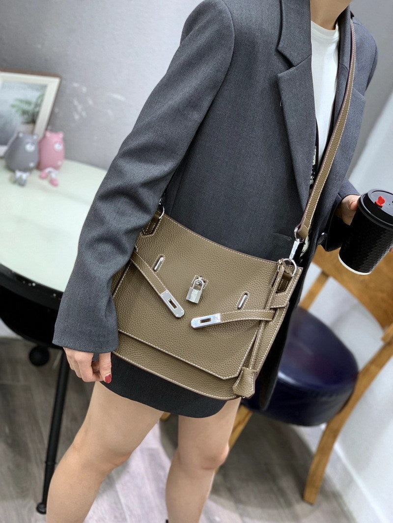 Top Grain Leather Messenger Shoulder Bag with Adjustable Strap detail image 9