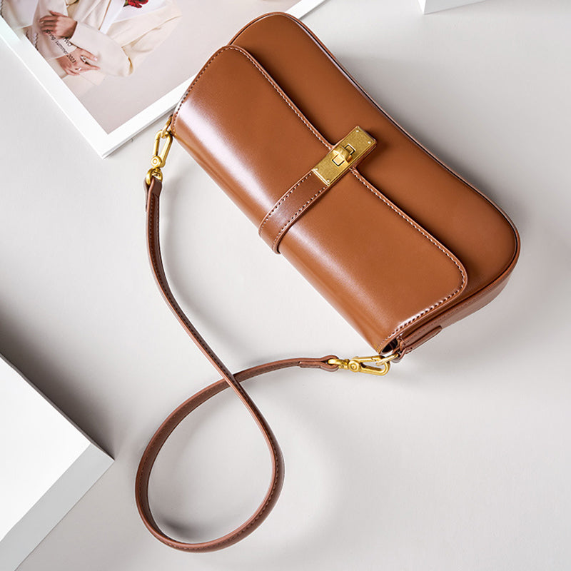 Structured Minimalist Baguette Bag with Interchangeable Straps detail image 6