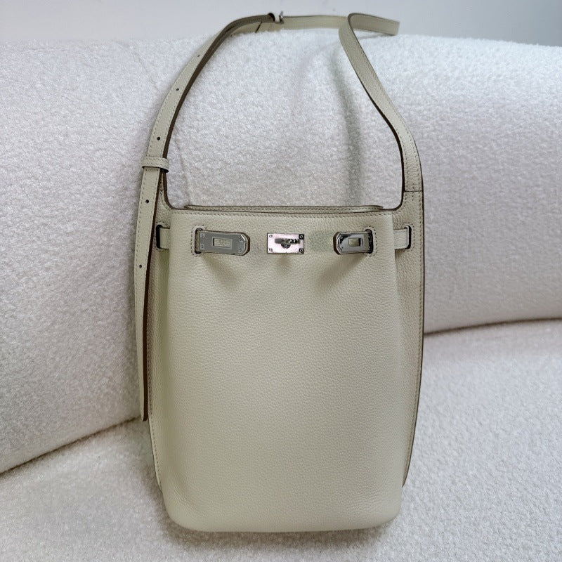 Bucket Bag in Top Grain Leather with Adjustable Strap detail image 5