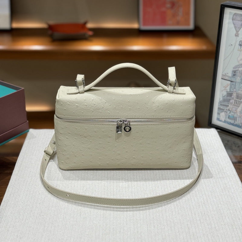 Extra Pocket Pouch in Top Grain Leather with Embossed Texture - Two Sizes detail image 5