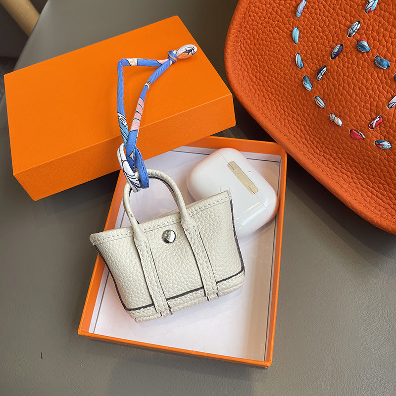Mini Tote Bag Charm and AirPods Pro Holder in Top Grain Leather detail image 9