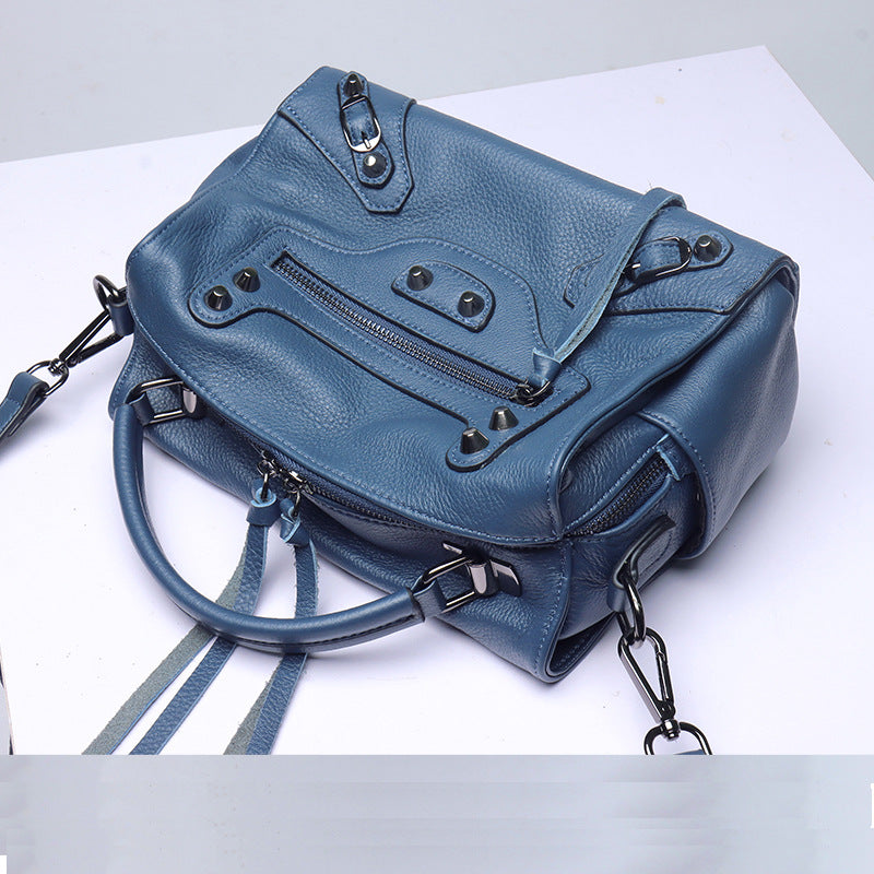 Top Grain Leather City Shoulder Bag with Zipper Closure for Women detail image 2
