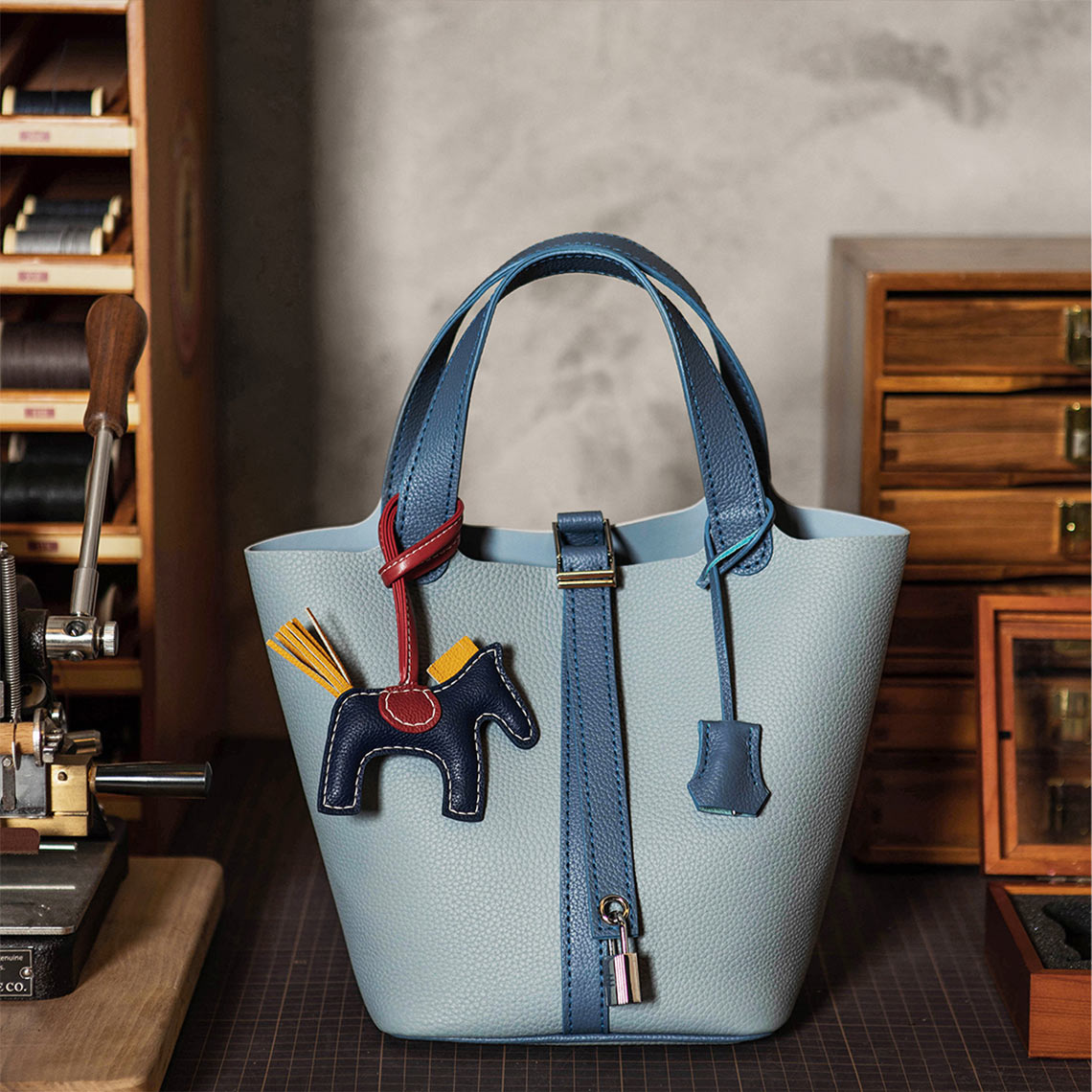 Hand-Sewn Bucket Bag Leather DIY Kit – Top Grain Leather, Lock Closure detail image 16