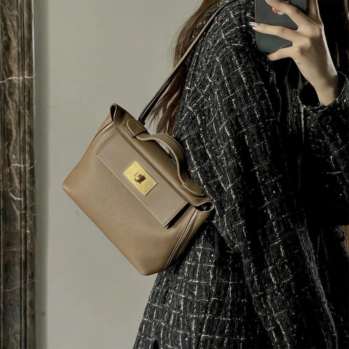 Mini 24/24 Bag in Top Grain Leather with Gold Hardware – Small and Large Sizes detail image 5