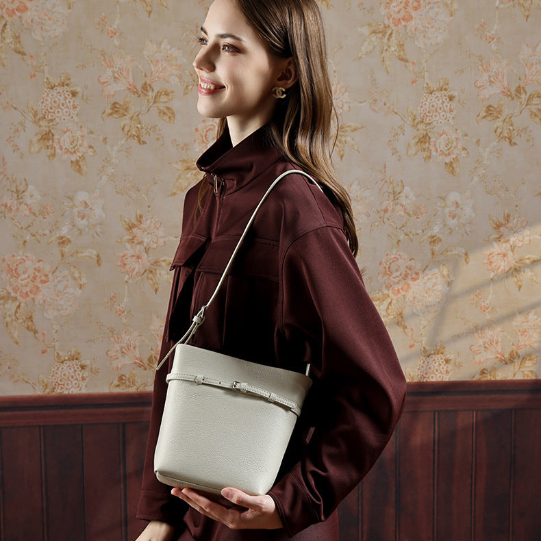 Vintage Leather Bucket Bag | Minimalist Old Money Tote detail image 1
