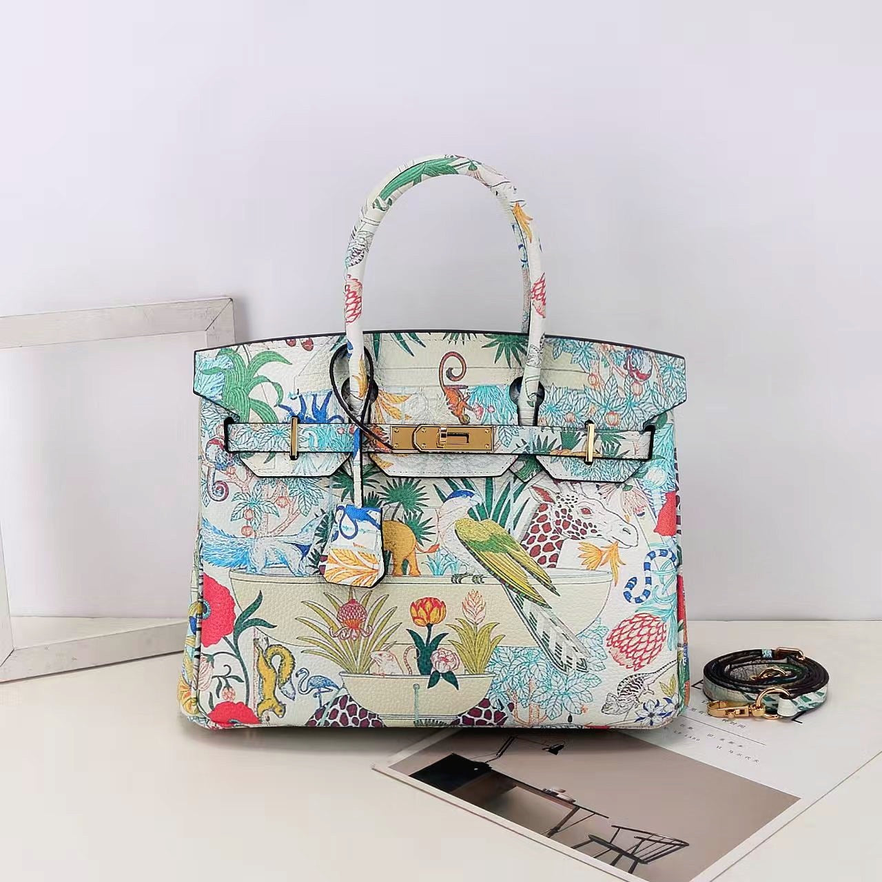 Graffiti Top Handle Bag 30cm Top Grain Leather Shoulder Bag detail image 17