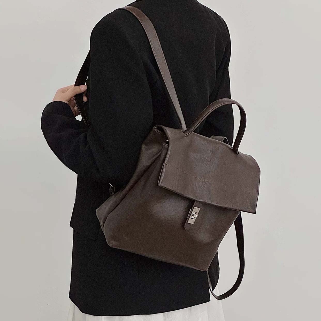 Vegetable-Tanned Cowhide Vintage Flap Backpack detail image 6