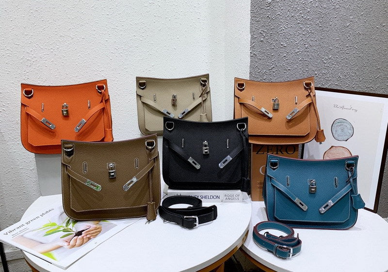 Top Grain Leather Messenger Shoulder Bag with Adjustable Strap detail image 1