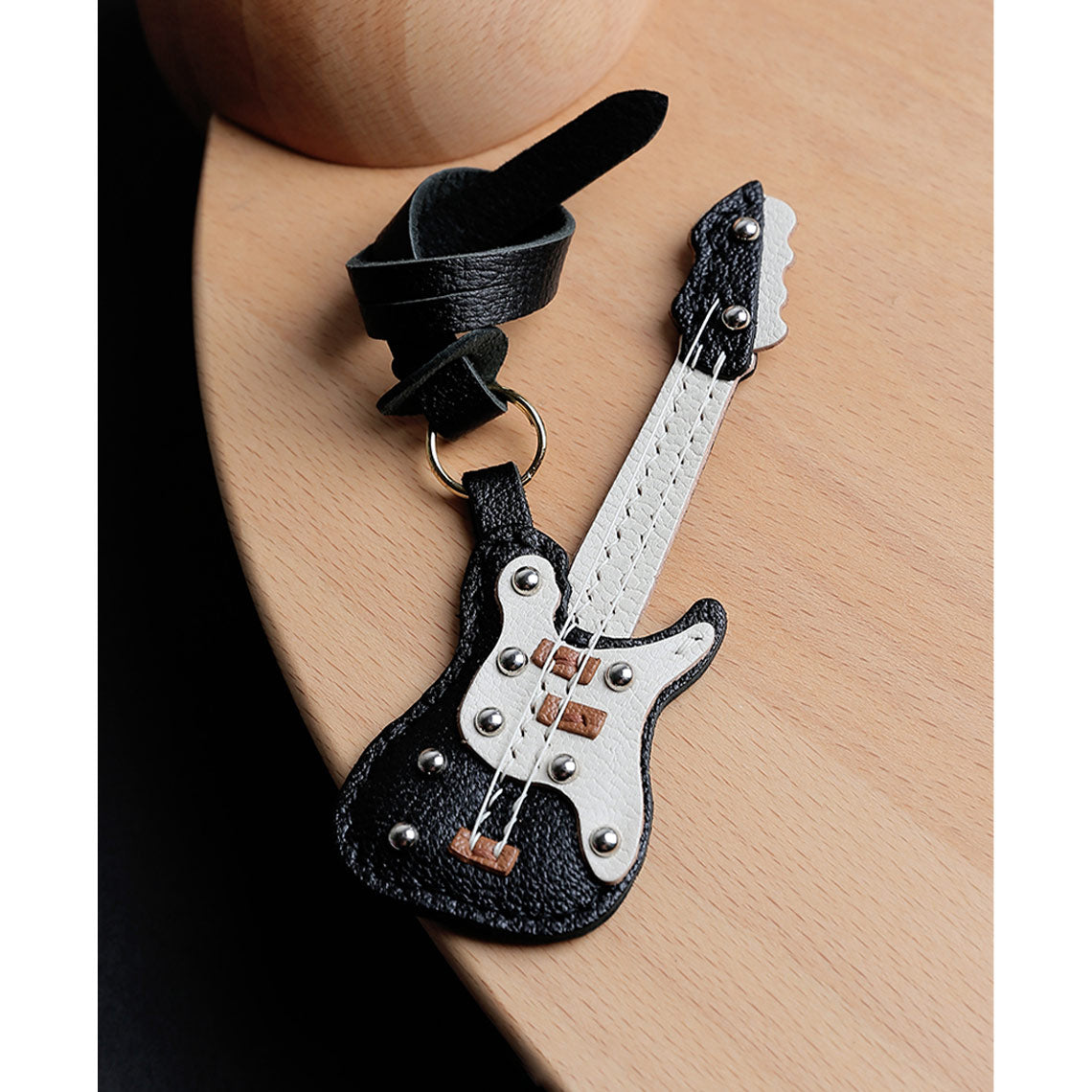 HandsewGift Guitar Design Leather DIY Keychain Kit detail image 2