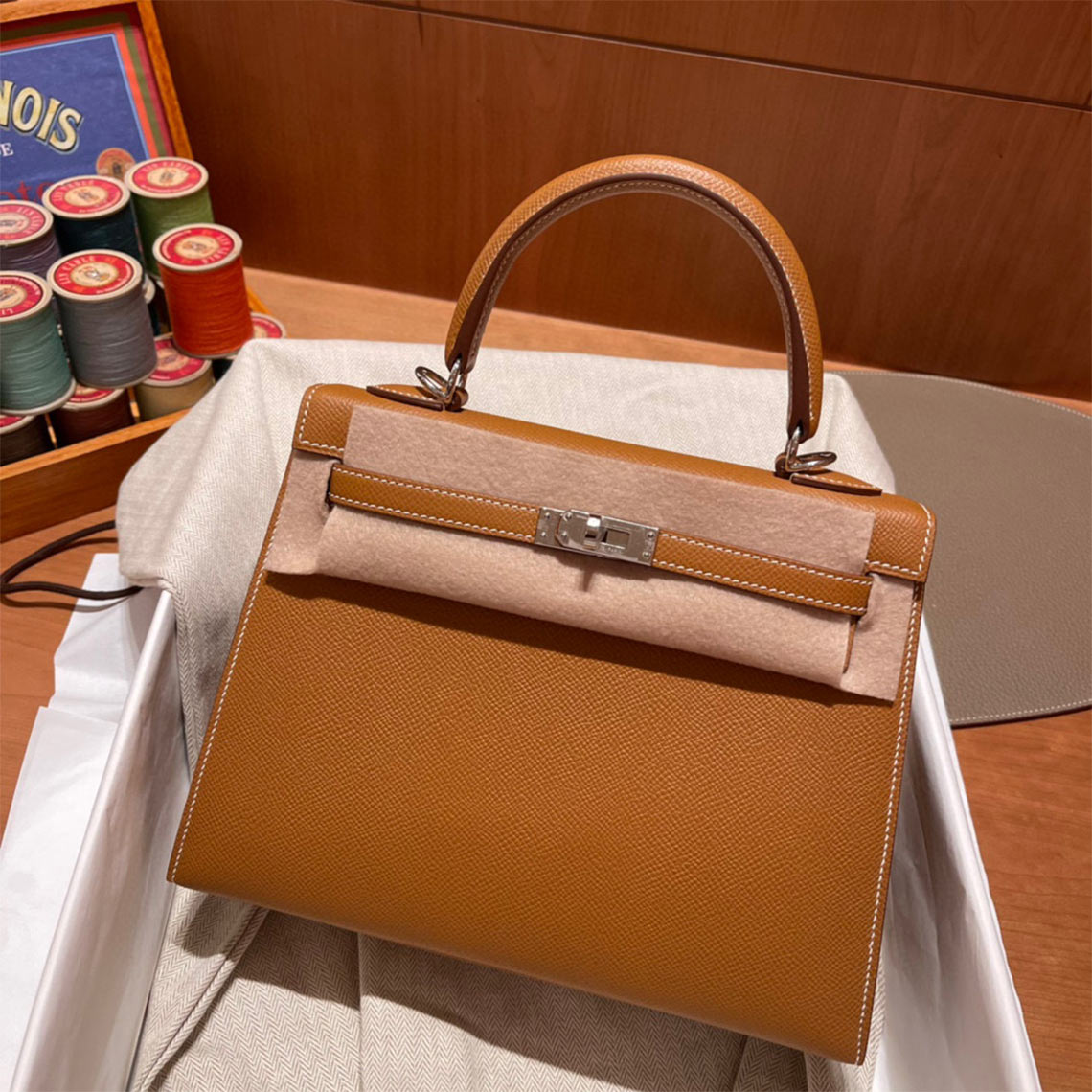 Top Grain Leather Fine Embossed Grain Top Handle Bag detail image 3
