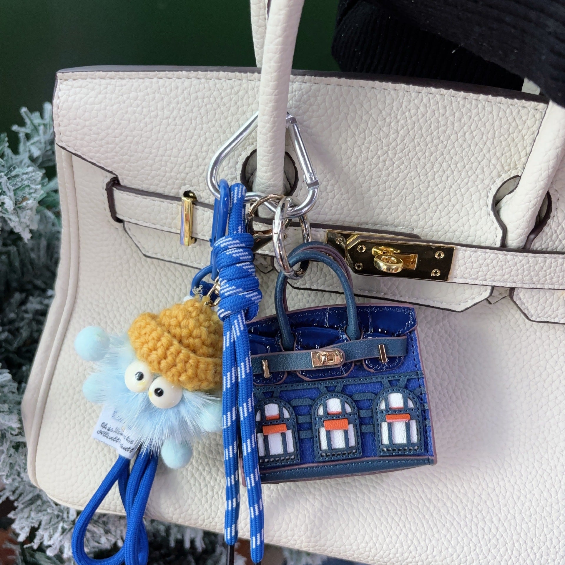 House-Shaped Mini Top Handle Bag Charm Keychain with Earphone Storage detail image 4