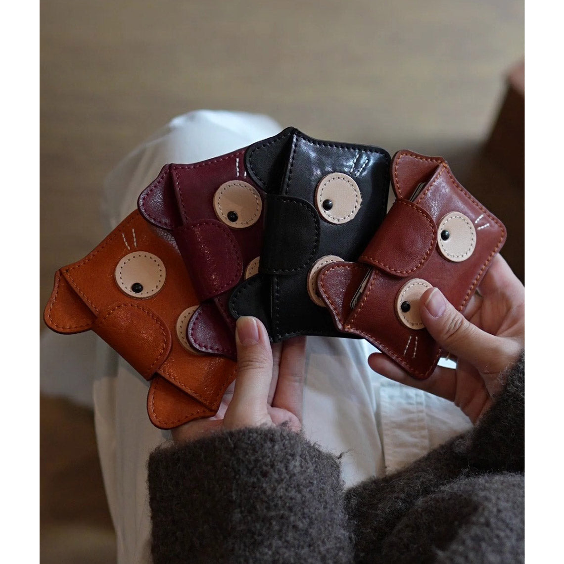 Small Vegetable Tanned Leather Cat Purse with Snap Closure detail image 1