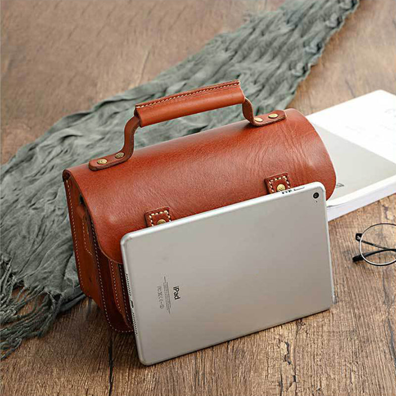 Vegetable Tanned Leather Unisex Messenger Bag detail image 3