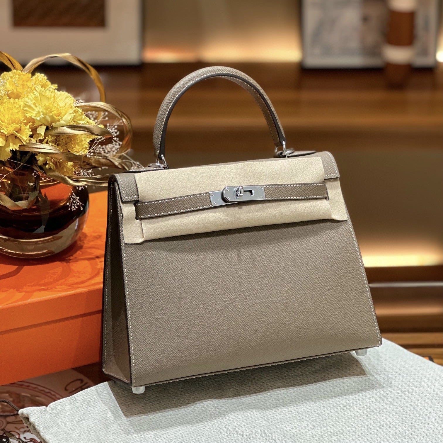 Top Grain Leather Fine Embossed Grain Top Handle Bag detail image 17