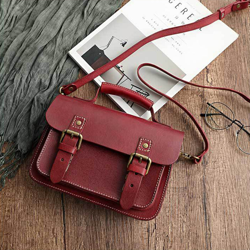 Vegetable Tanned Leather Unisex Messenger Bag detail image 8