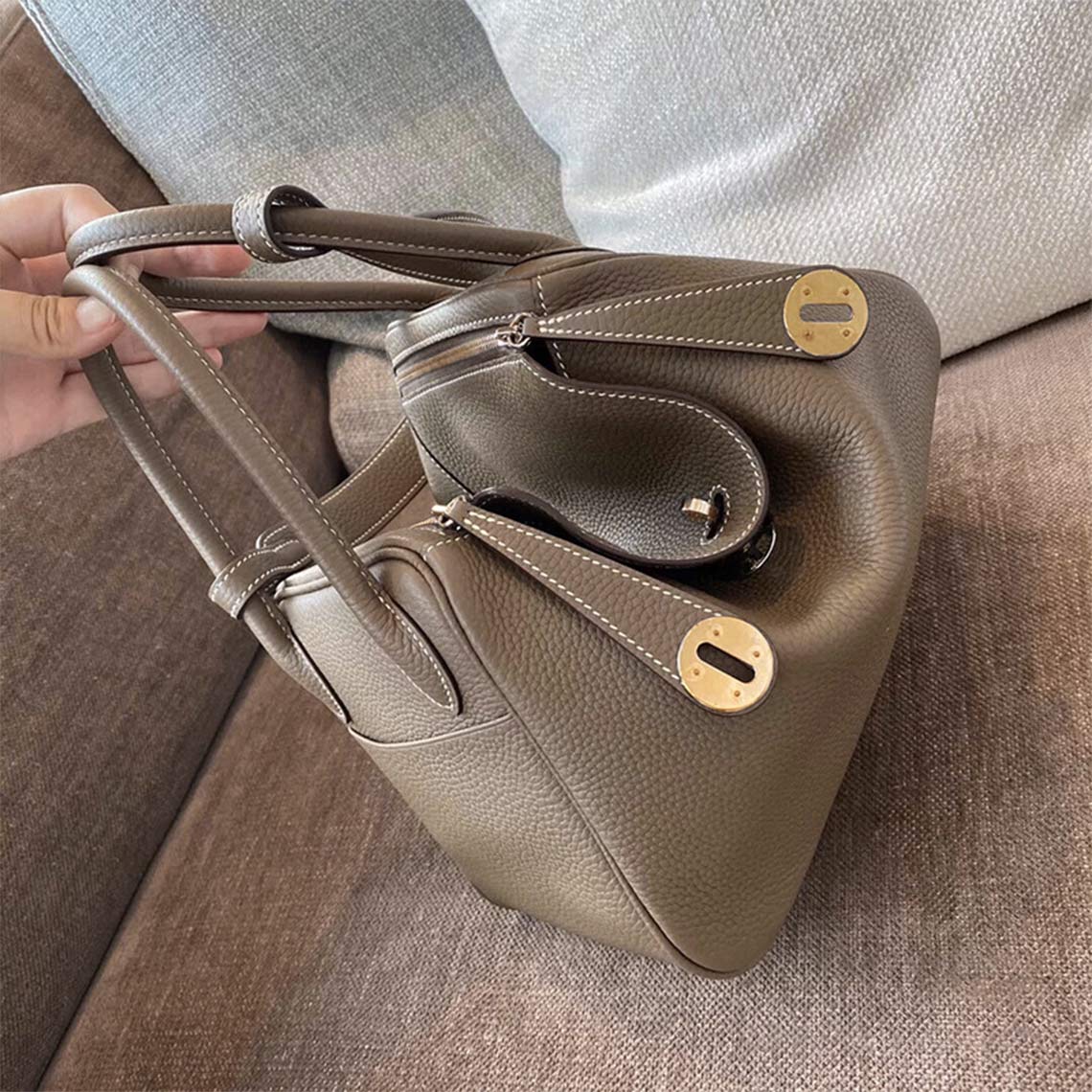 Pebbled Grain Leather Shoulder Bag with Gold Hardware – Small and Medium Sizes detail image 10