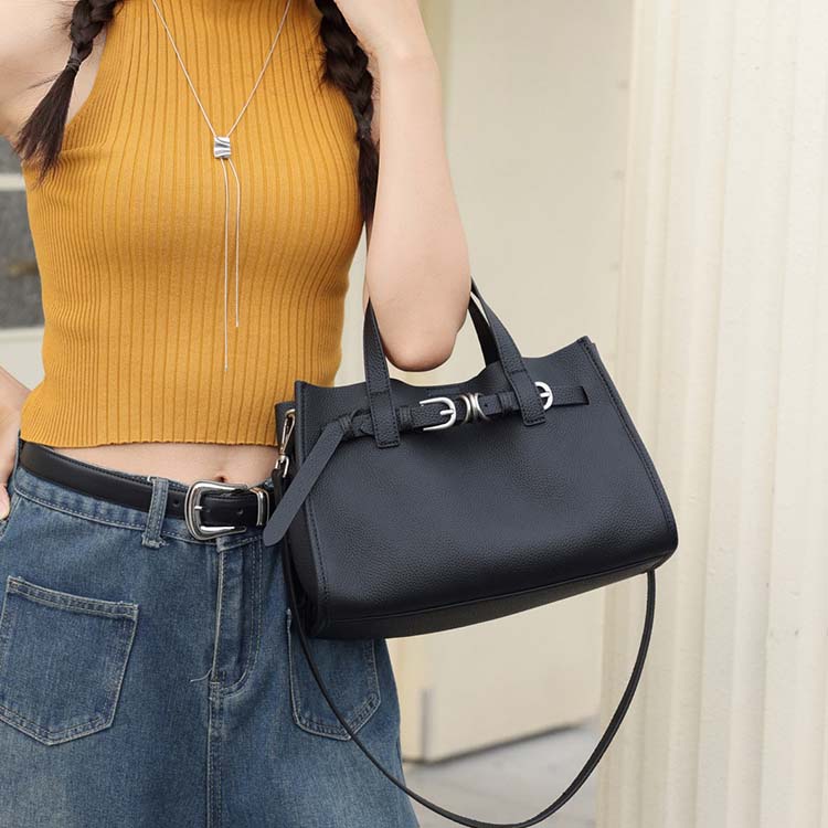 Pebbled Grain Leather Tote Bag with Crossbody Strap detail image 6